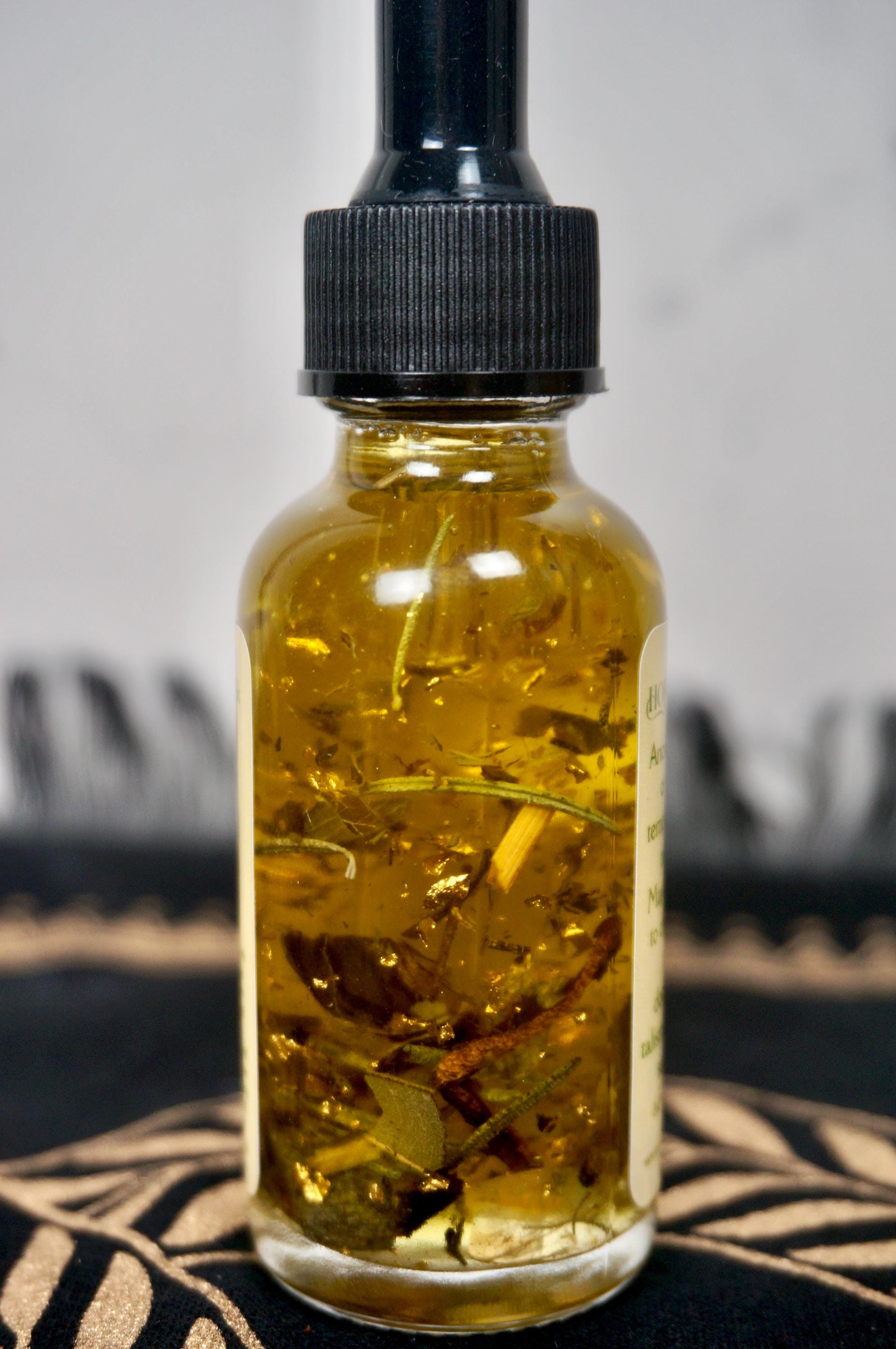 Laurel Ascendant: Victory, Elevation & Authority Ritual Oil